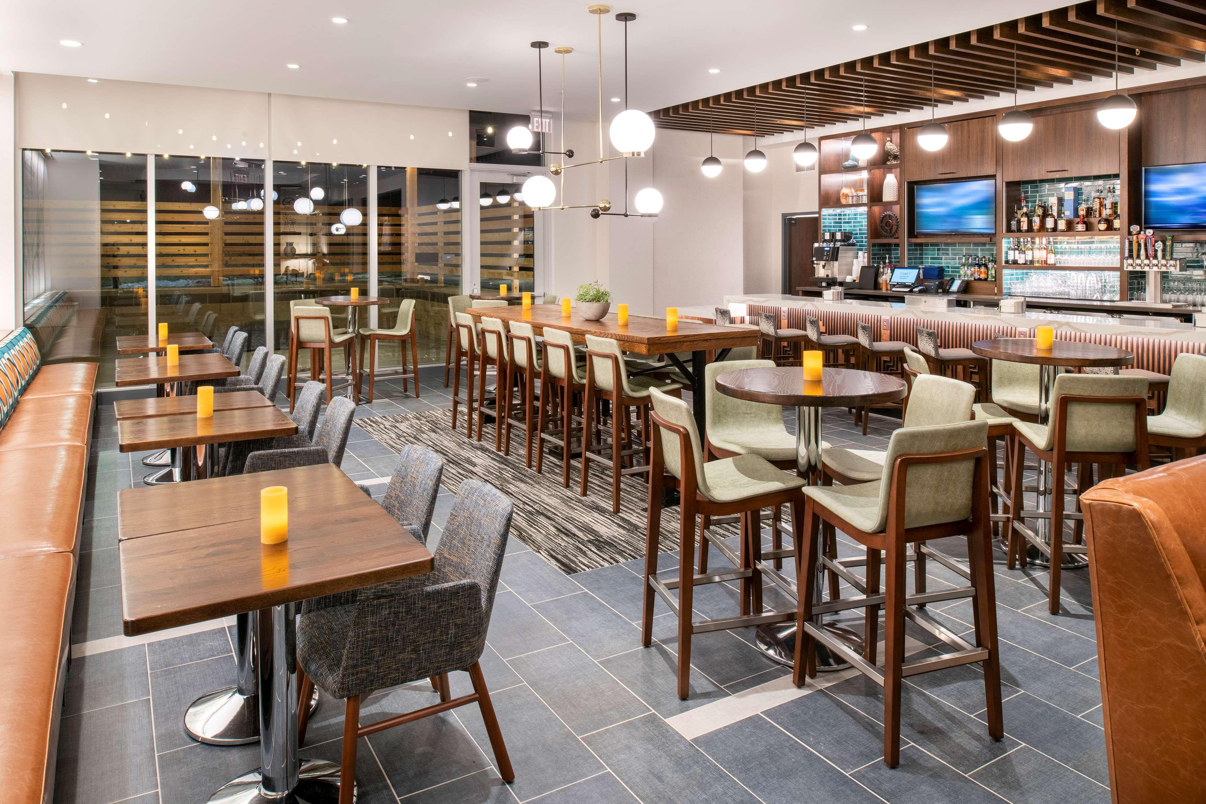 Hyatt Place East Moline/quad Cities 3*